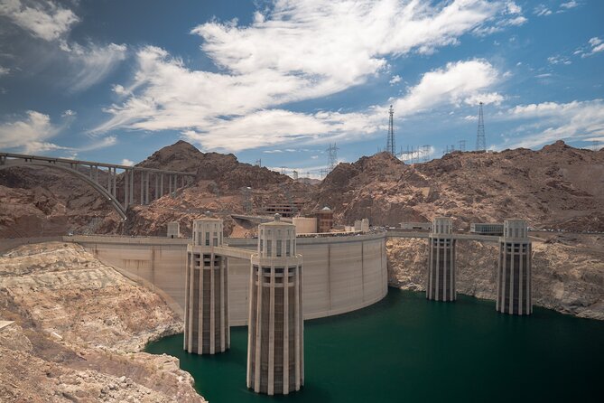 6hr Valley of Fire, Hoover Dam, Boulder City Tour from Las Vegas - Lake Mead adds quiet space between the major stops