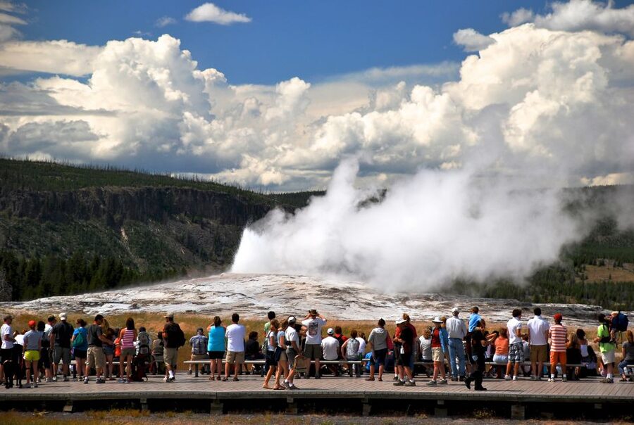 7-Day Yellowstone National Park Rocky Mountain Explorer - Transport, group size, and the pace