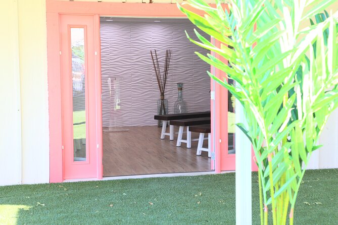 77 Sign & Go Wedding at Hawaiian Wedding Chapel - A Las Vegas wedding stripped to the essentials