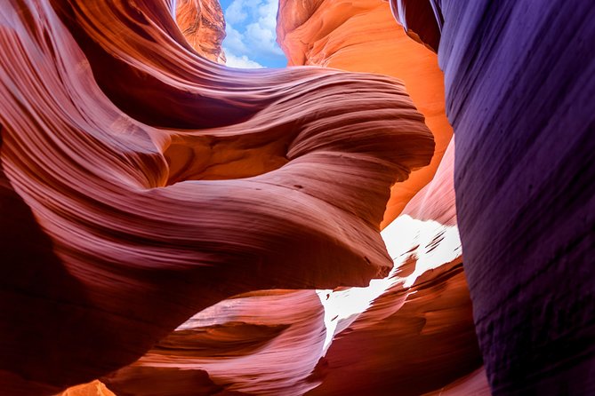 Antelope Canyon and Horseshoe Bend Small Group Tour from Vegas - Why the Navajo-led canyon tour matters