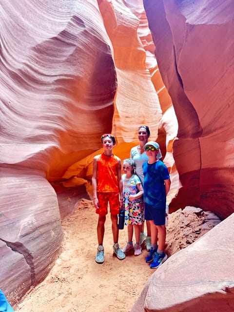 Antelope Canyon and Horseshoe Bend Vip small group tour - Is the small-group van comfortable enough?