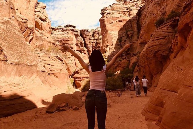 Antelope Canyon & Horseshoe Bend Tour from Las Vegas with Lunch - The one-mile walk to Horseshoe Bend