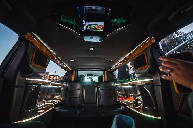 Arrival Transfer: Private Luxury 8 Passenger Limousine Service - Why the $175.93 price can work