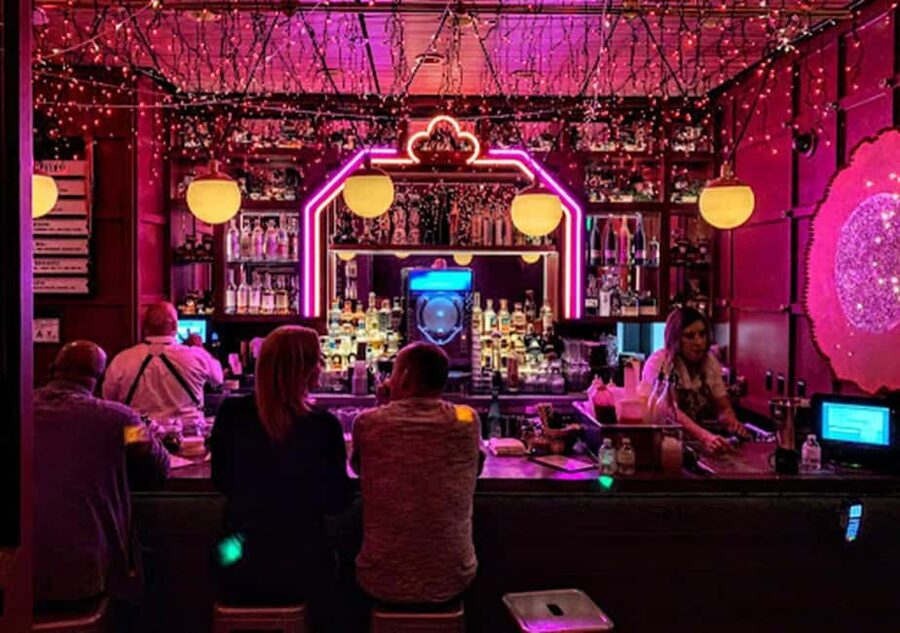 Bars Unknown: The Las Vegas Strip Bar Crawl - The guide and group atmosphere