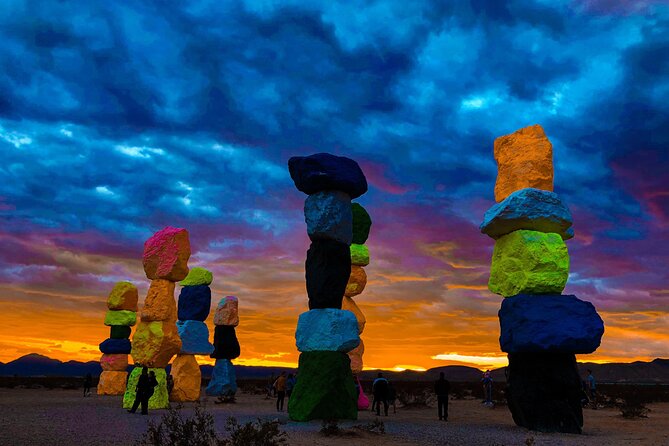California Desert, Seven Magic Mountains and Las Vegas Sign - Key points at a glance