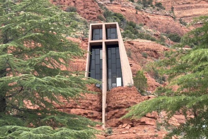 Day Tour of Uptown Sedona and It's Best Views - Chapel of the Holy Cross and its mountain setting
