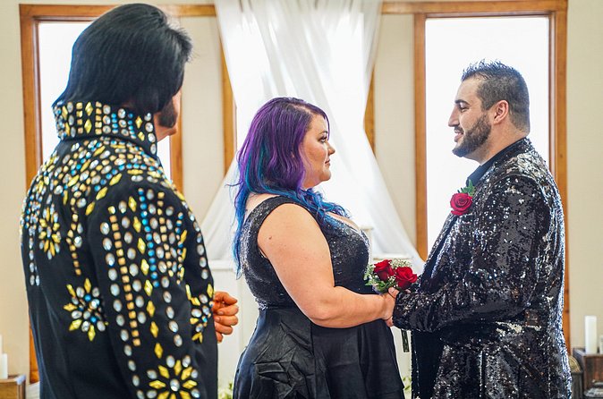 Elvis Wedding at The Little Vegas Chapel including Limousine Transportation - Meeting Elvis before you say I do