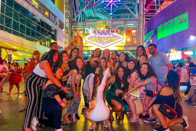 Fremont Street Bar Crawl - The host-led format and the social side