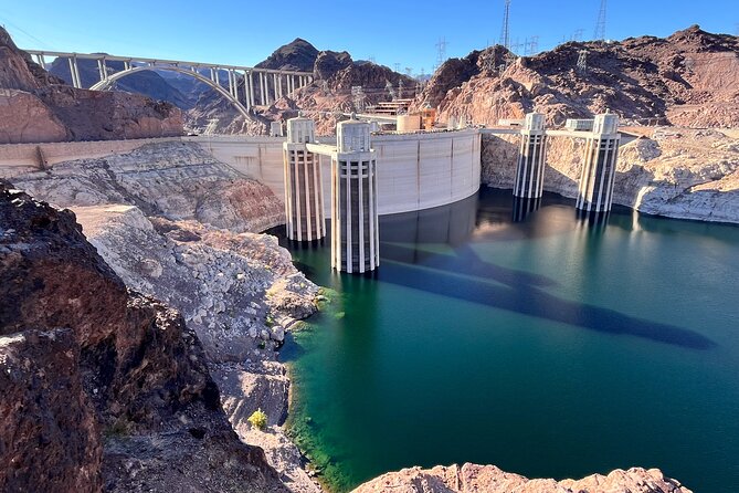 French Tour of the Skywalk Grand Canyon and Hoover Dam - The Skywalk: a glass platform over the canyon