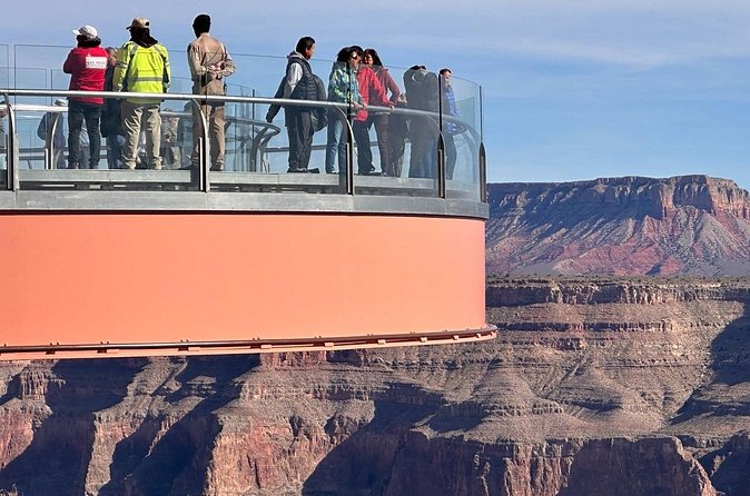 French Tour of the Skywalk Grand Canyon and Hoover Dam - Who will enjoy this day most