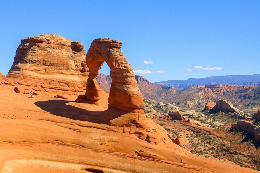 From Las Vegas: 7-Day Utah and Arizona National Parks Tour - Day 5: A Navajo jeep tour in Monument Valley
