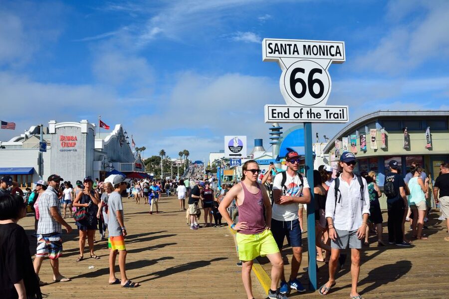 From Las Vegas: VIP Los Angeles/Hollywood Day Trip - Lunch near Santa Monica Pier