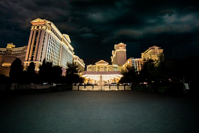 Gangsters, Glitz, and Gore Las Vegas Ghost Tour - Hearing the guide in a noisy city