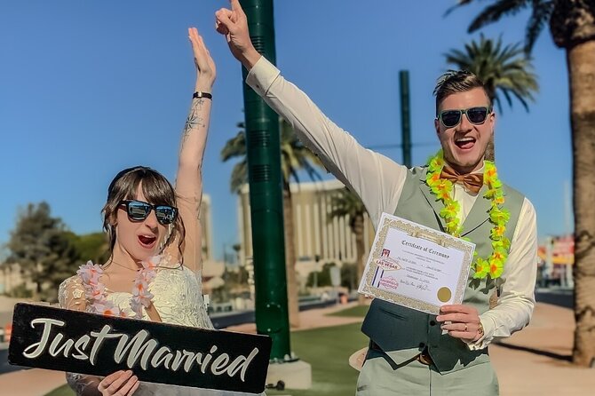 Get Married at the Fabulous Las Vegas Sign + Photos - Key things to know before you book