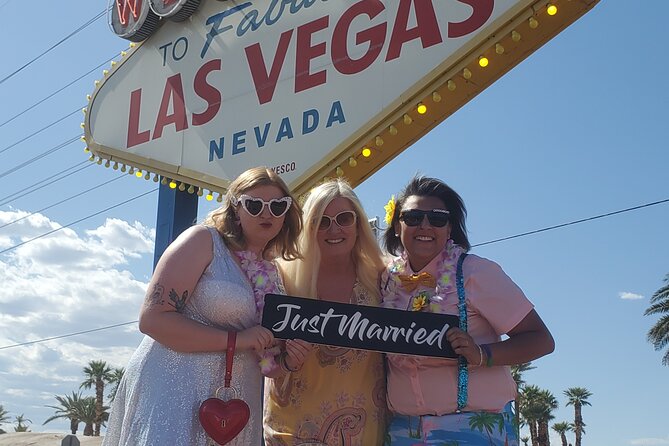 Get Married at the Fabulous Las Vegas Sign + Photos - The phone-photo setup is useful, with clear limits