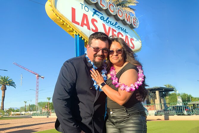 Get Married at the Fabulous Las Vegas Sign + Photos - Legal wedding or symbolic ceremony?