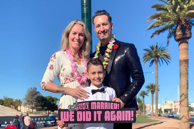 Get Married at the Fabulous Las Vegas Sign + Photos - Why the $249 price can be good value