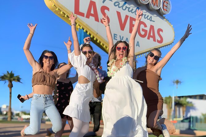 Get Married at the Fabulous Las Vegas Sign + Photos - The public setting is part of the fun