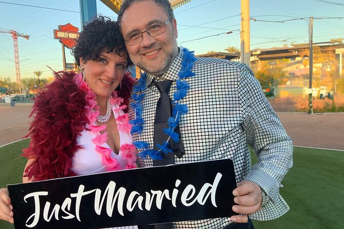 Get Married: Elvis Wedding + Las Vegas Sign + Photography - The real price, including the easy-to-miss fees