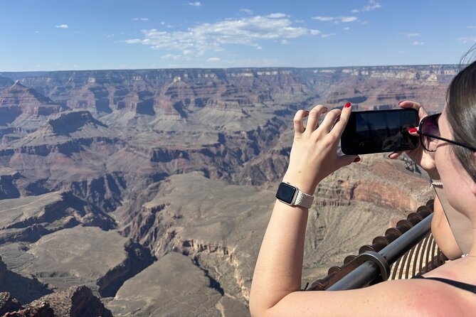 Grand Canyon, Antelope Canyon and Horseshoe Bend Photo Tour - Antelope Canyon and the Navajo guide