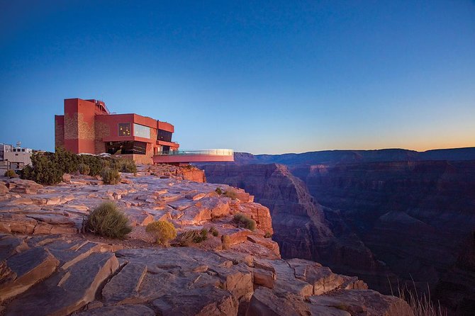 Grand Canyon Helicopter and Western Ranch Adventure Landing Tour - The return flight over Las Vegas