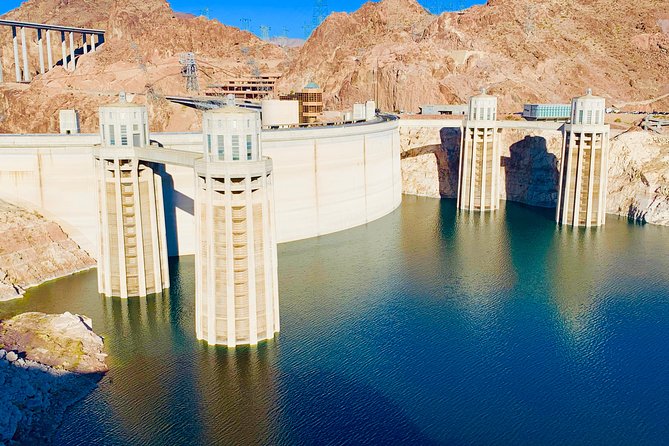 Grand Canyon Tour in Spanish with Skywalk and Hoover Dam included - Lake Mead in five quick minutes