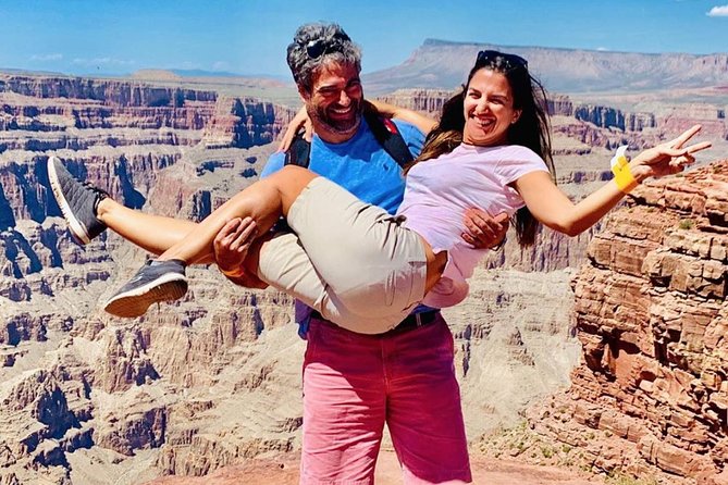 Grand Canyon Tour in Spanish with Skywalk and Hoover Dam included - The Mojave Desert ride to Grand Canyon West