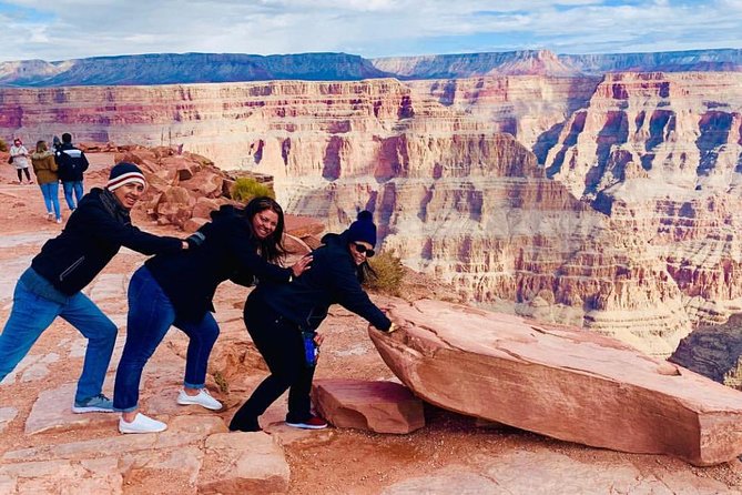 Grand Canyon Tour in Spanish with Skywalk and Hoover Dam included - Grand Canyon West and the Skywalk