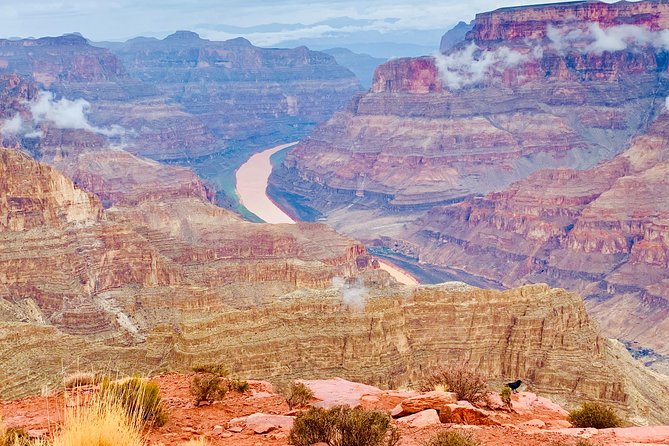 Grand Canyon Tour in Spanish with Skywalk and Hoover Dam included - A 6:00 a.m. start from Las Vegas