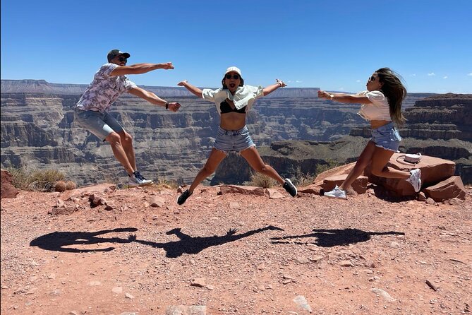 Grand Canyon Tour with Hoover Dam and Joshua Tree - Lunch and the return through the Mojave