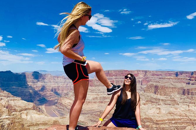 Grand Canyon Tour with Skywalk and Spanish Helicopter Flight - The helicopter descent and canyon views from above