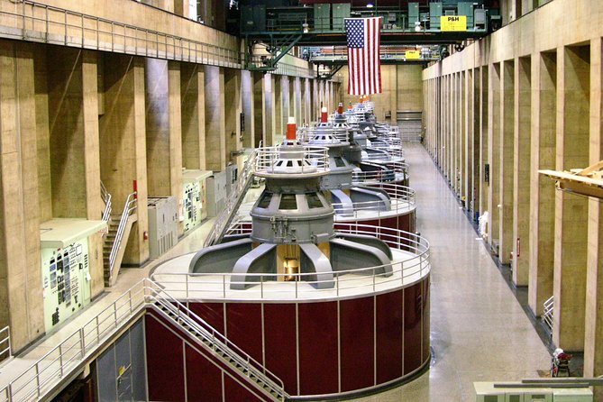 Hoover Dam Comedy Tour with Lunch and Comedy Club Tickets - The 45-minute walk across the top
