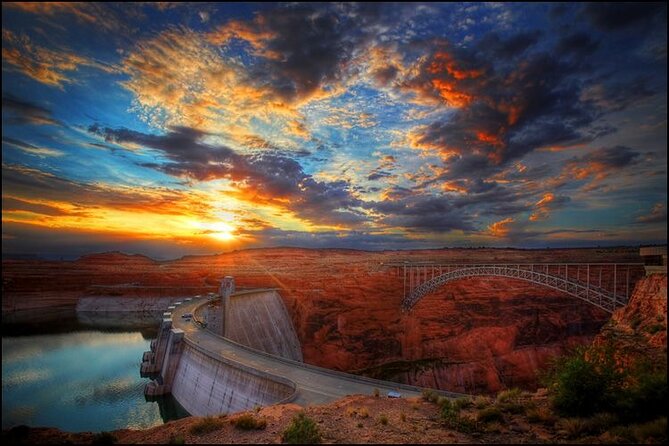 Hoover Dam Comedy Tour with Lunch and Comedy Club Tickets - Lunch near Henderson keeps the day moving
