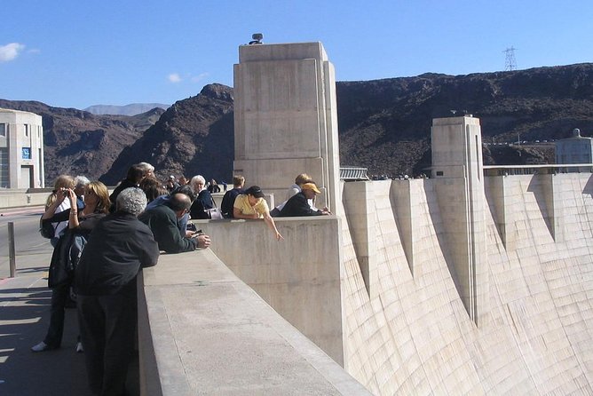 Hoover Dam Comedy Tour with Lunch and Comedy Club Tickets - How much comedy should you expect?