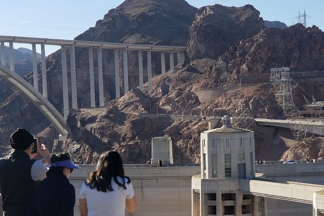Hoover Dam Tour by Luxury SUV - Why an SUV makes sense from Las Vegas