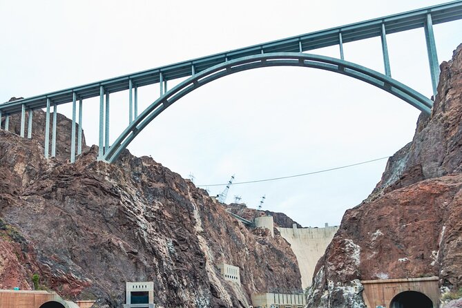 Hoover Dam Walk & Emerald Cave Kayak Combo with Lunch - Paddling toward the small Emerald Cave
