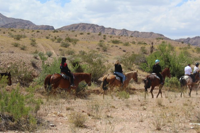 Horseback Ride in Las Vegas - Small groups and guide attention
