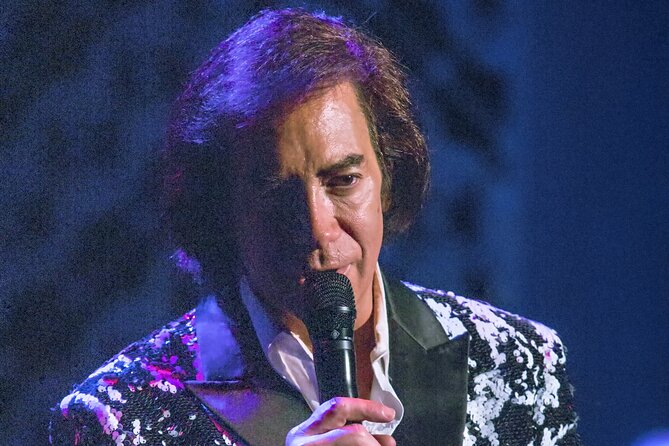 King of Diamonds: The Neil Diamond Tribute Show in Las Vegas - Why Neil Diamond works so well in a small showroom