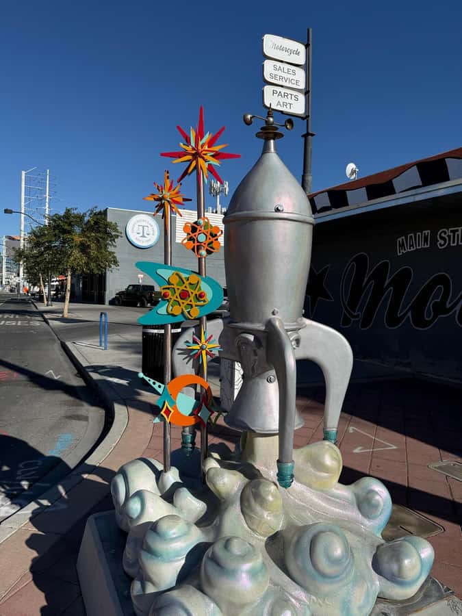 Las Vegas: 18b Arts District Walking Adventure - Graffiti alleys and street art close up
