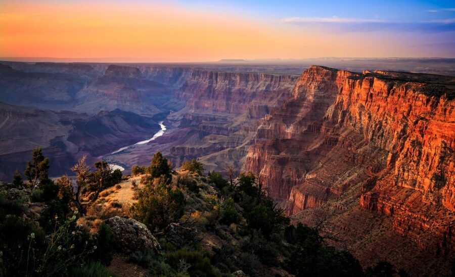 Las Vegas: 3-Day Guided Tour of 7 Southwest Parks with Hotel - Day two: Monument Valley at sunrise