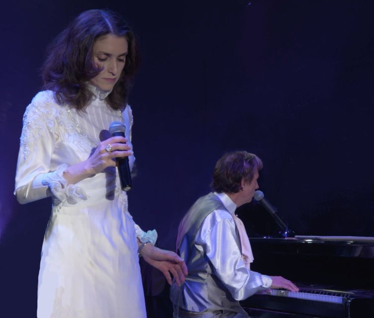 Las Vegas: Carpenters Legacy Show at Planet Hollywood Resort - A Carpenters show built around sound and likeness