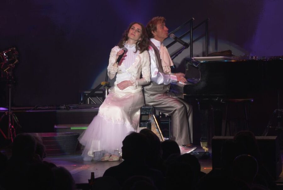 Las Vegas: Carpenters Legacy Show at Planet Hollywood Resort - The holiday-song issue