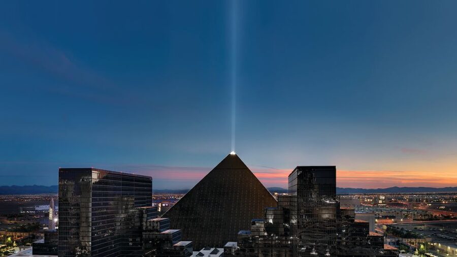 Las Vegas: Carrot Top at Luxor Hotel & Casino - Practical rules at Luxor