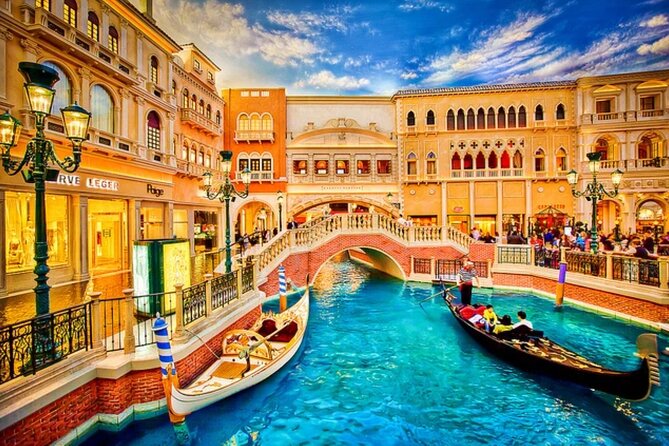 Las Vegas City Tour with Hotel Pick Up - Golden Nugget and the Hand of Faith