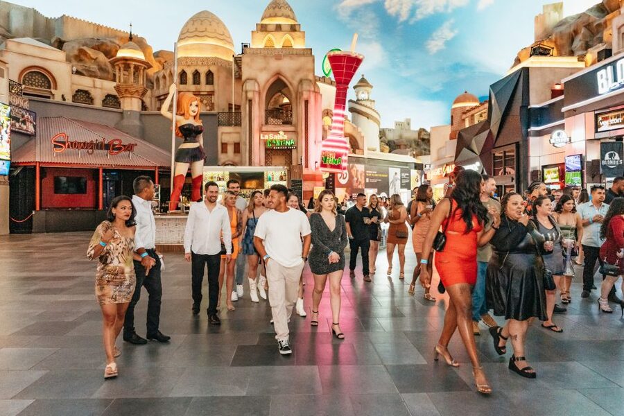 Las Vegas: Club Crawl and Party Bus with Free Drinks - Key things to know before you book