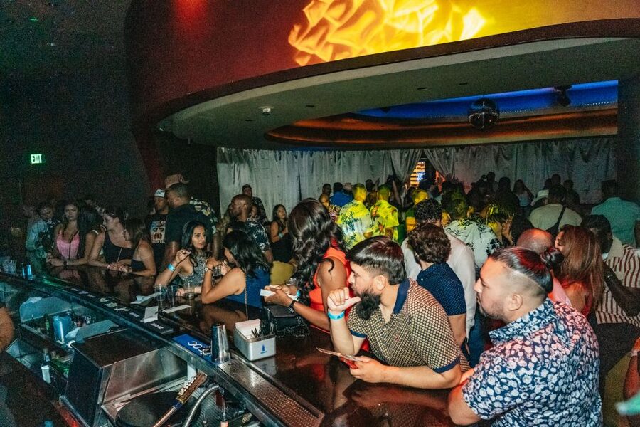 Las Vegas: Club Crawl and Party Bus with Free Drinks - The party bus and its free drinks