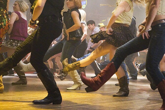 Las Vegas Country Bar Crawl by Party Bus w/ Free Drinks - Starting at MGM Grand at 7:00 p.m.