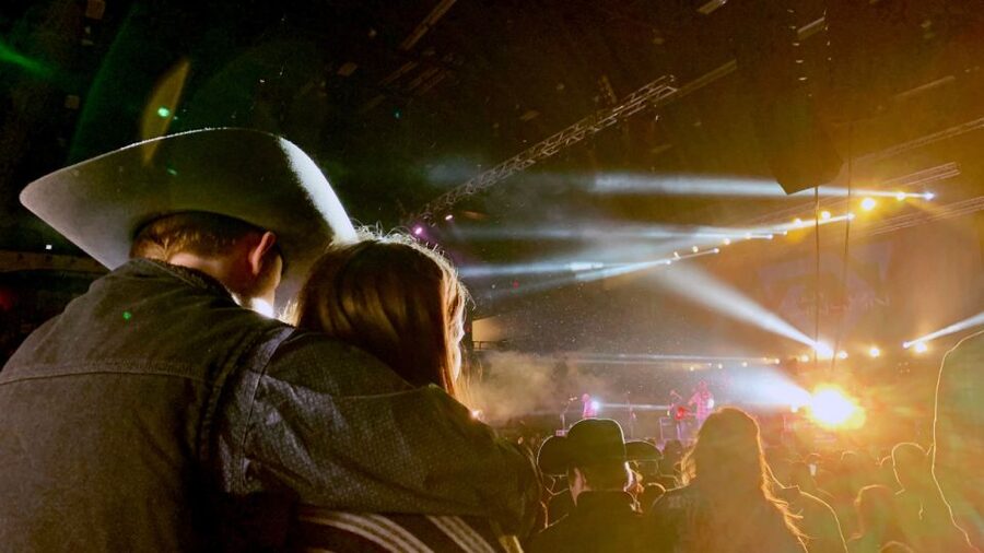 Las Vegas: Country Bar Crawl by Party Bus w/ Mixed Drinks - Who will enjoy this crawl most?