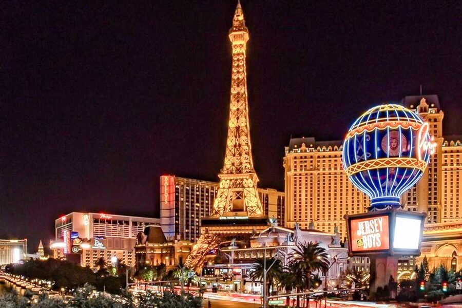 Las Vegas: Eiffel Tower Viewing Deck Entrance Ticket - The quick glass elevator ride to the top