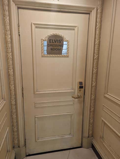 Las Vegas: Elvis Presley History Walking Tour of Landmarks - Following Elvis through a 1.5-mile route